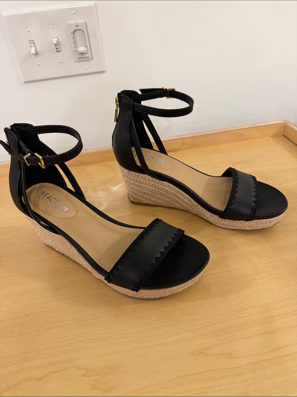 Reaction Kenneth Cole Black Ankle-Strap Platform Sandals. Size 7